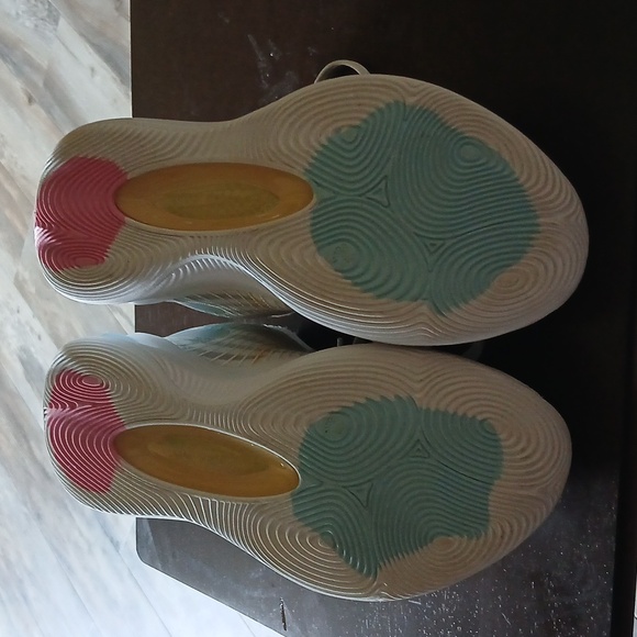 Austin Reeves size 7 basketball shoes - Picture 2 of 2